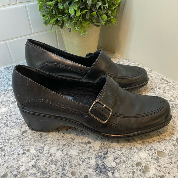 Clarks Shoes - Clarks black leather comfort shoes women’s size 9